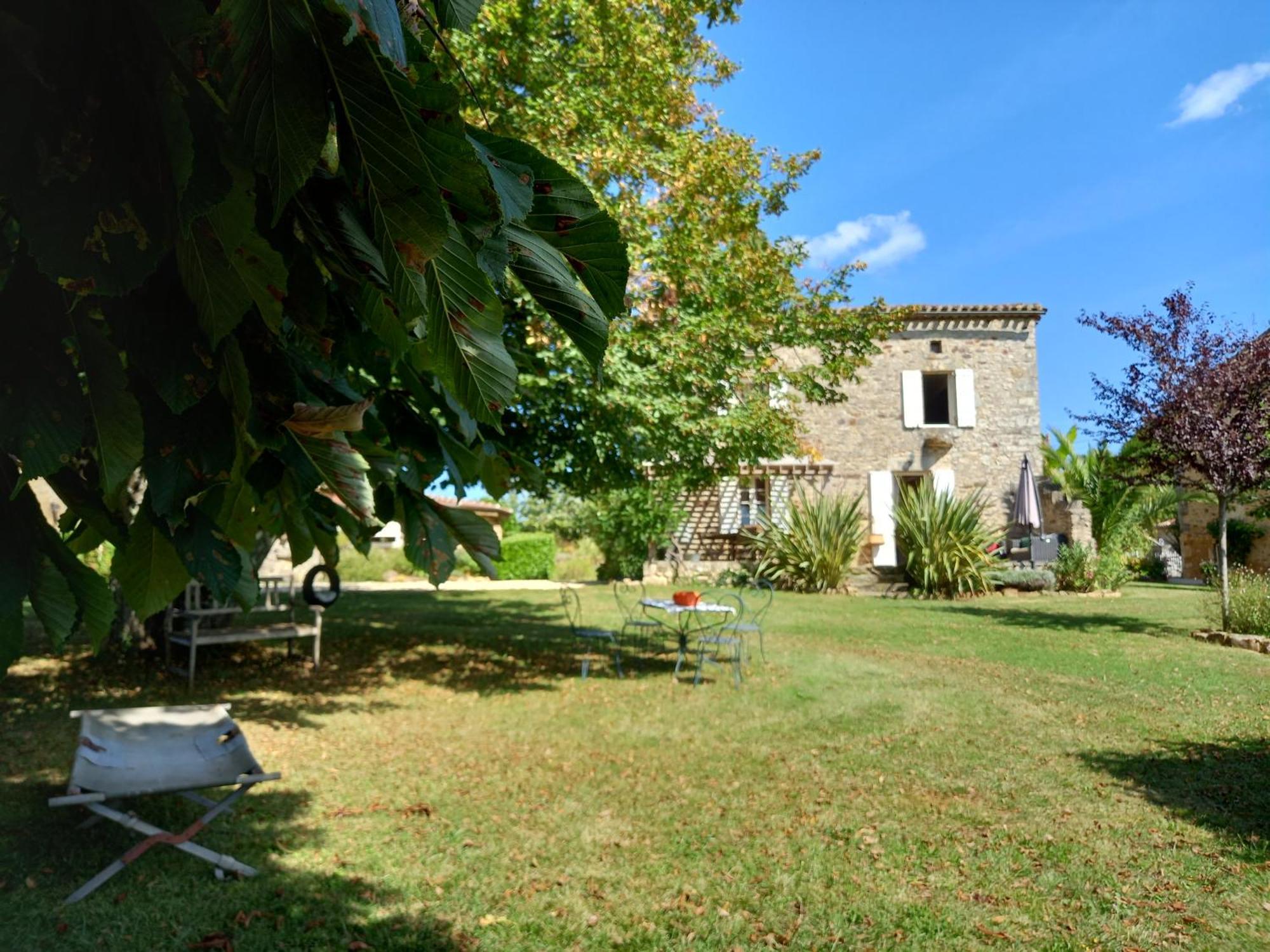 Gites Lalaurie Sauveterre-la-Lémance Rum bild